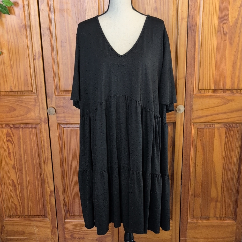 SHEIN Curve Black Tiered V Neck Midi Dress 4XL             CC107